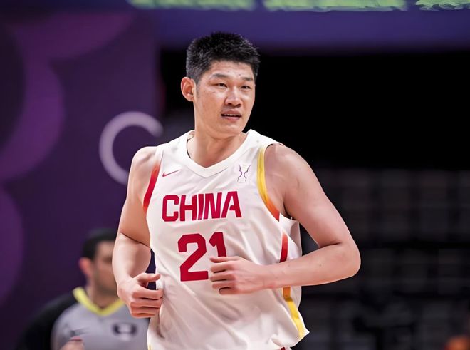 时速37公里!德甲飞翼跑出博尔特速度,场均过人超94%边锋,阿森纳热刺紧盯