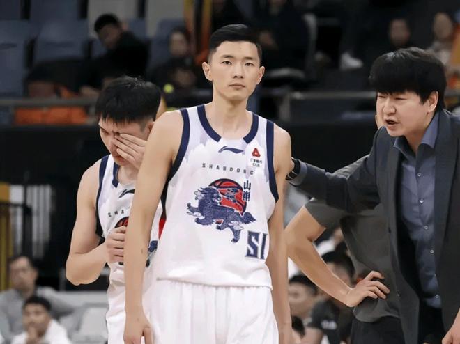 绿军死忠夸尼克斯怒喷闹事球迷