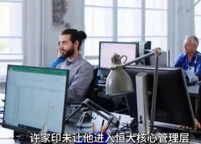 终于到了,穆里尼奥在皇马训练基地自拍并上传至社媒