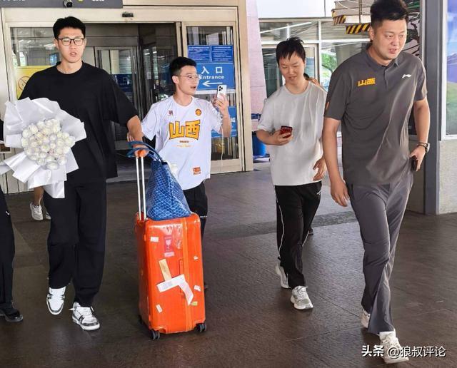 从蓝领到明星,阿奴诺比在总决赛舞台完成蜕变