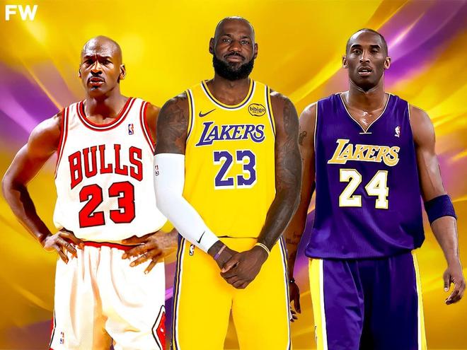 62岁马云现身NBA中国赛！猛拍成龙大腿 与贝克汉姆蔡崇信热聊