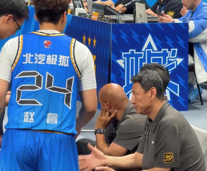 掘金内线新星:这里是夏季联赛,每个人都在努力争取拿个位置