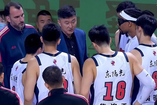 锐评:郑钦文申请外卡网友吵翻了,获得外卡网友更加吵翻了
