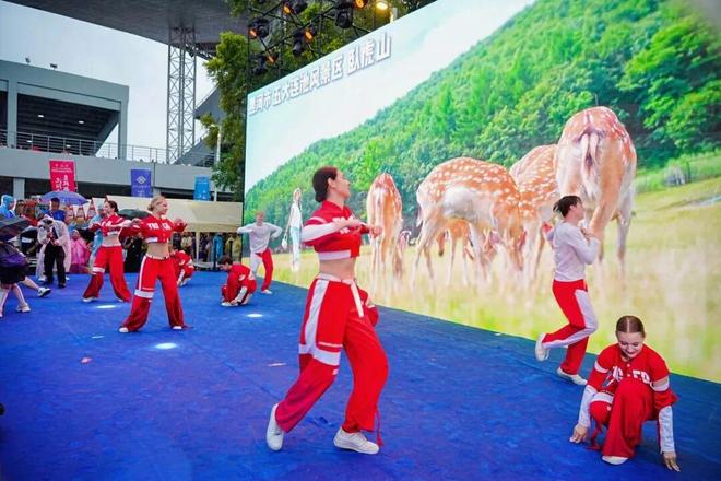 莱万加盟芝加哥火焰达协议！桑德兰拒绝切尔西对扎卡800万报价！