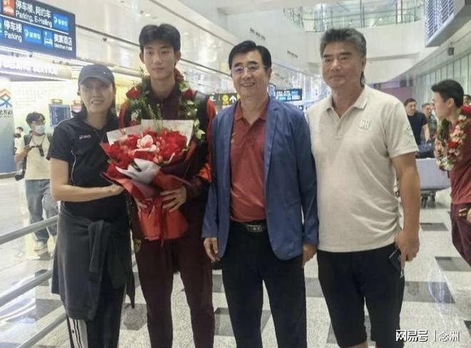 4年6000万到期!尼克斯冠军中锋成抢手货,他能签8700万大合同